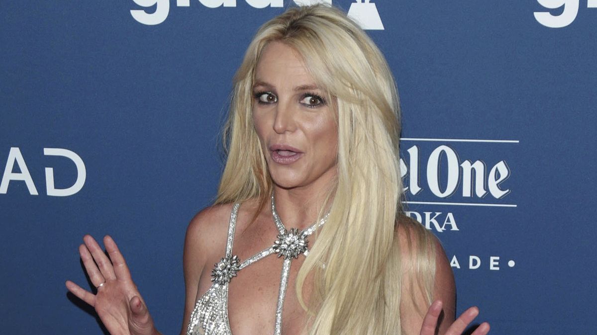 „Tělo na 35, mentálně na 13.“ Britney Spears sdílela bizarní video z postele, na němž je nahá. Dle lidí potřebuje pomoc